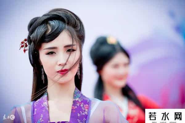 哥哥们的玩物,小说：桐儿是叶府的养女被哥哥们当成玩物一次次的。。。。。