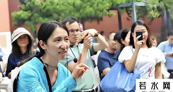 又一个“邓文迪”式传奇！27岁就是博士4年生3娃，替世界首富花钱