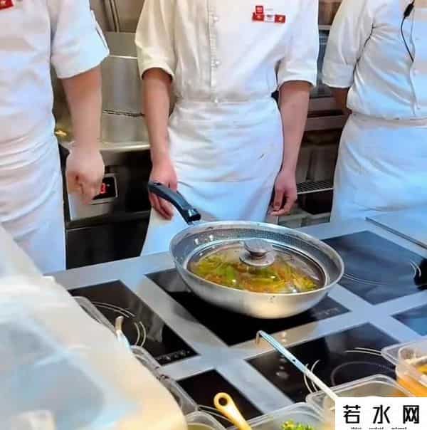西贝塌房，麻六记却赢麻了！只因张兰做对了这件事