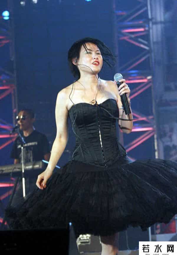 罗绮老公,罗琦现状：50岁模样大变，与荷兰丈夫生活低调，混血儿子很像她