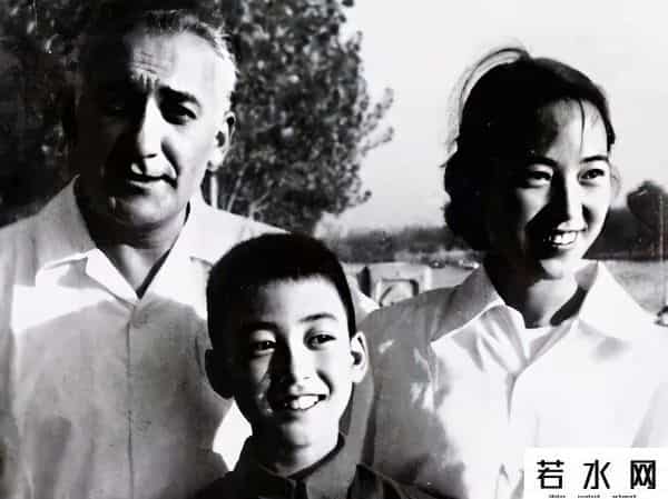 美丽最前线,一张八路军时期的老照片，揭秘那位娶了延安第一美女的后海大爷
