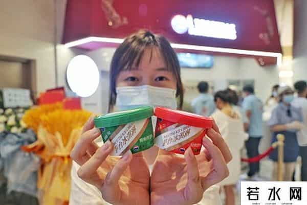 茅台冰淇淋杭州开店排起长队