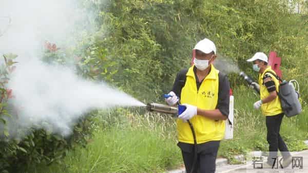 疫情下的成都-市民有序购物