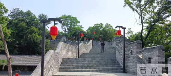 大学生赚1万多奖自己中国游