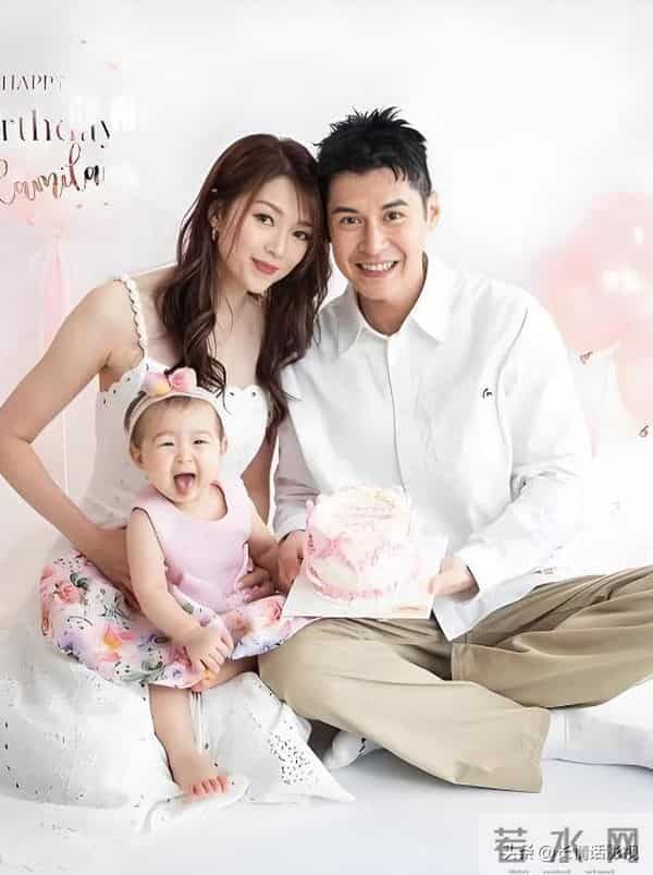 女子晒与小17岁男友成长轨迹