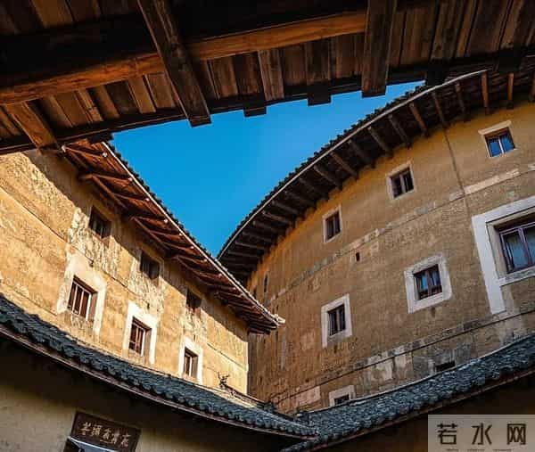 大学生赚1万多奖自己中国游