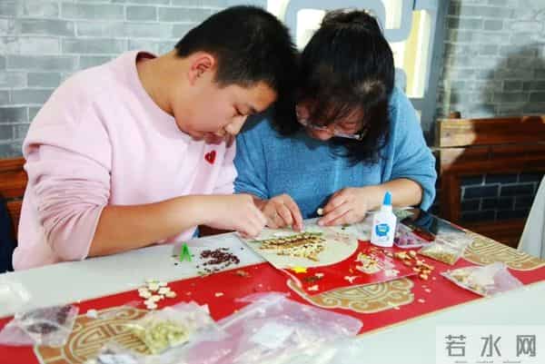 男生画中草药图走红