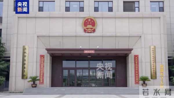 男子开路虎插队洗车