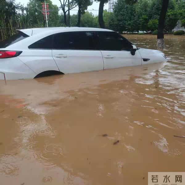 陕西勉县暴雨 一村庄失联18小时