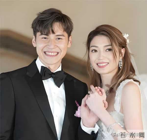 女子晒与小17岁男友成长轨迹