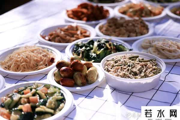 一家一道拿手菜，济南一社区举办中秋百家宴