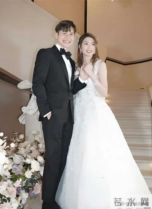 女子晒与小17岁男友成长轨迹