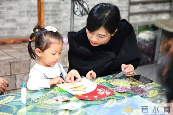 男生画中草药图走红