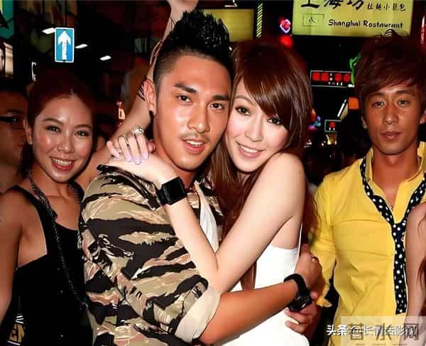 女子晒与小17岁男友成长轨迹