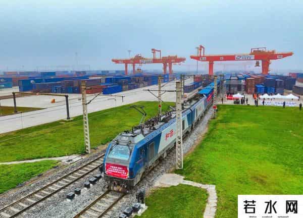 波兰这是给三国送上大礼！中吉乌铁路要加快，中欧班列真要分叉