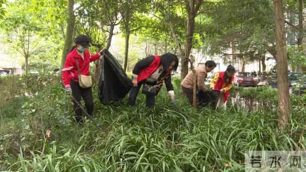疫情下的成都-市民有序购物