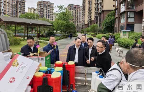 疫情下的成都-市民有序购物