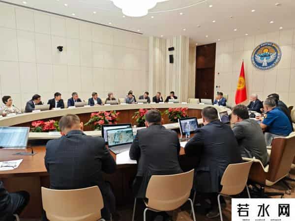 波兰这是给三国送上大礼！中吉乌铁路要加快，中欧班列真要分叉