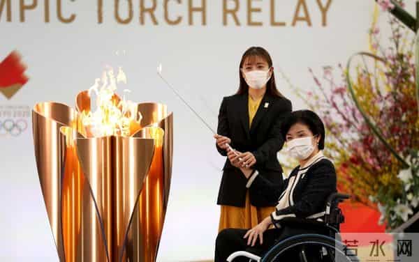 石原里美点燃圣火盆