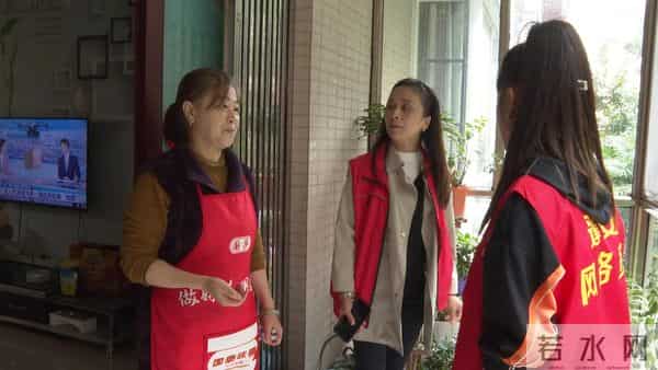 疫情下的成都-市民有序购物