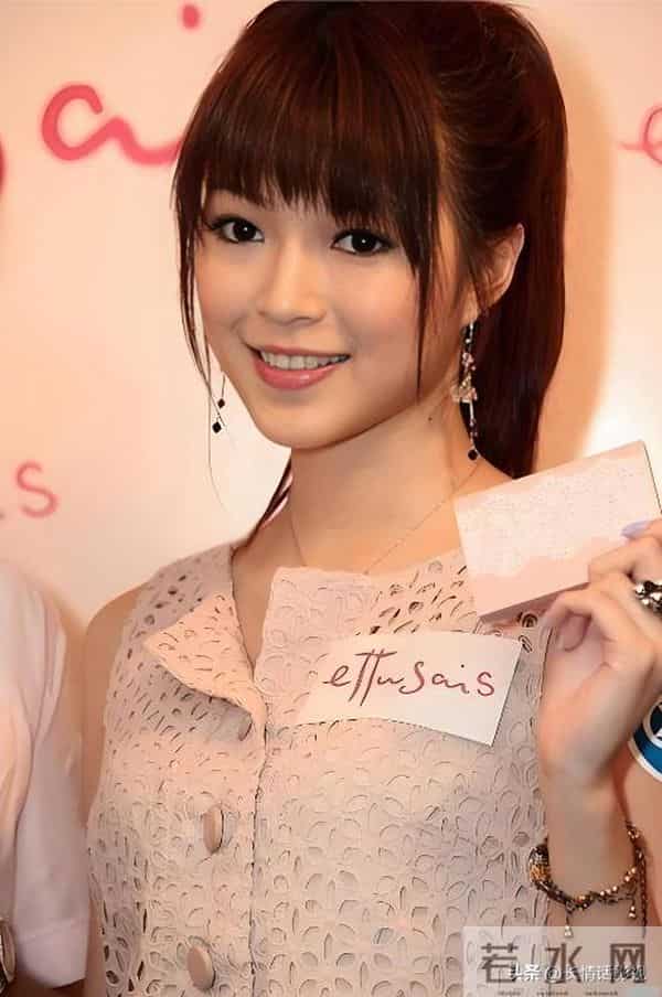 女子晒与小17岁男友成长轨迹