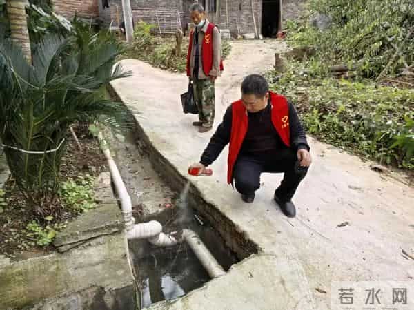 疫情下的成都-市民有序购物