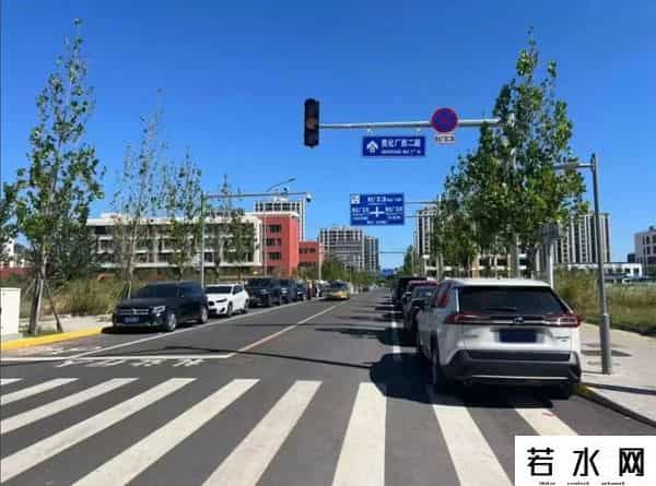说好的规划道路，“现在里面还是废墟……”