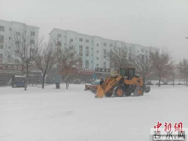 内蒙古特大暴雪-学校停课机场关闭,内蒙古通辽遭遇特大暴雪：学校停课 机场关闭