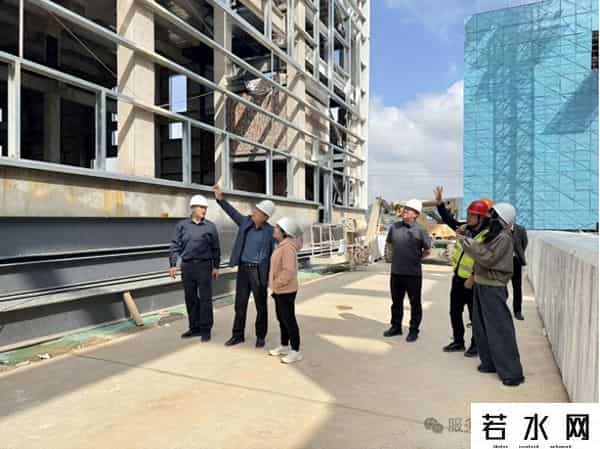 宝鸡市陈仓区工信局检查新材料产业园标准化厂房安全生产与项目建设工作