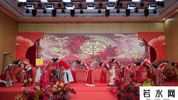 龙佰集团集体婚礼：让员工爱情与企业发展同频共振