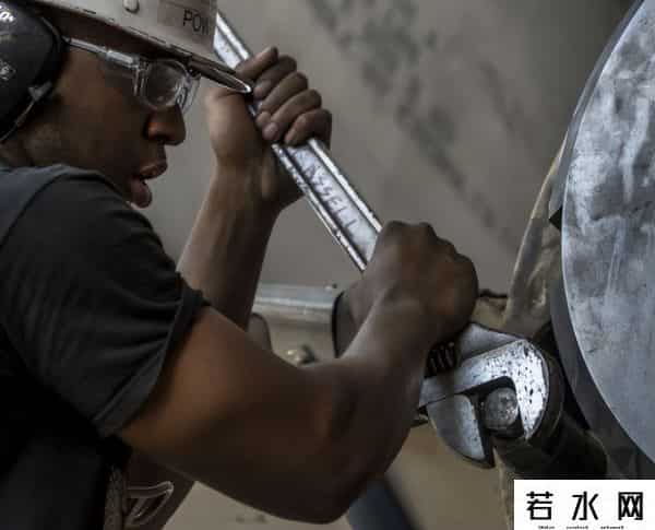 中国制裁6家美企，美军被打中“七寸”，核航母建造或面临停工