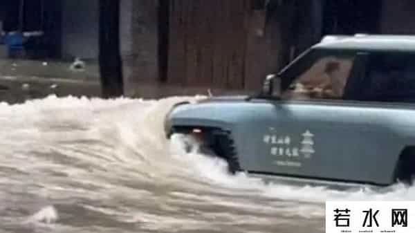 “64岁老板台风天驾车玩水造浪”？上市公司发布澄清公告