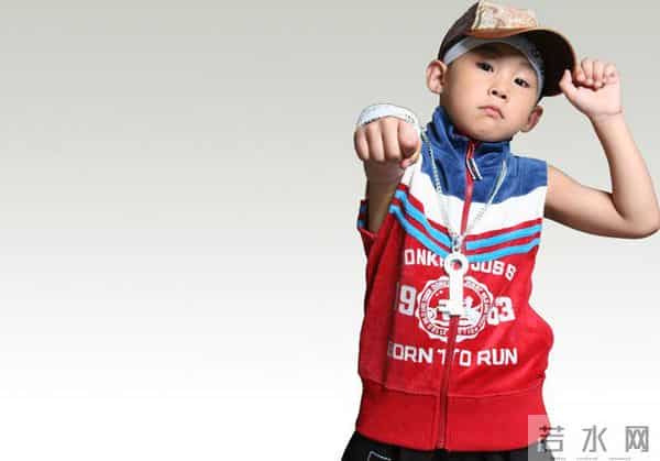 快乐大本营侯高俊杰,9岁和周杰伦上春晚，放弃学业捞金，11年后，候高俊杰现状如何？