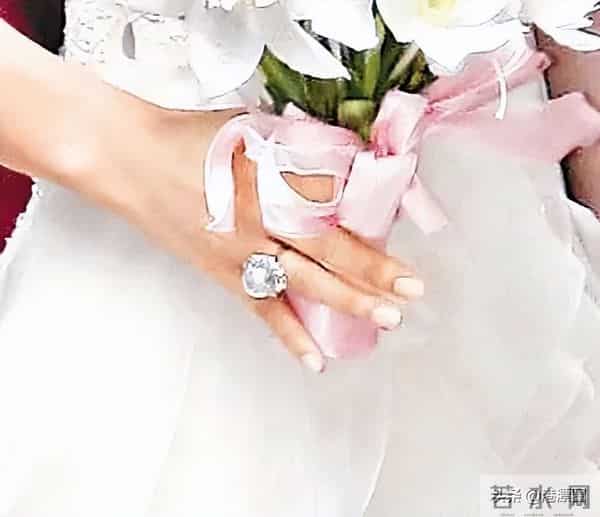 余雅颖：香港这个“清流”富三代，每天都在给市民发钱