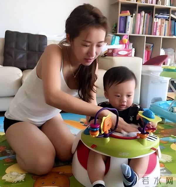 林和平多大：37岁“海藻”官宣怀三胎，手抚孕肚嘟嘴卖萌，与富商丈夫屡传婚变