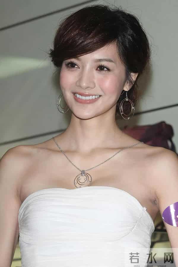 吴亚 馨：“模特女神”吴亚馨