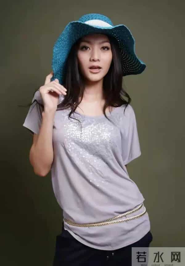 吴亚 馨：“模特女神”吴亚馨