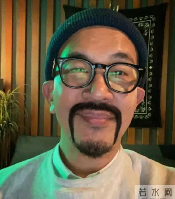 比基尼派对:具俊晔开比基尼派对,美女如云穿着大胆,开香槟庆祝不怕大S吃醋