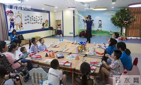 眼镜哥哥:“眼镜哥哥”爱心行动捐赠仪式在上海举行