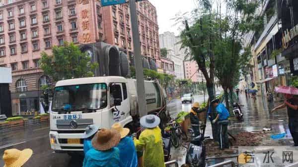 重庆江湾城：闻“汛”而动！重庆江北城市管理部门连夜奋战保畅通