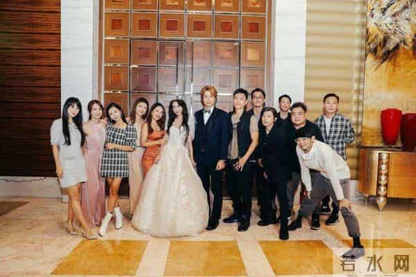 林采薇:39岁男星喜得爱子!晒一家三口合照喜笑颜开,全程陪产激动落泪