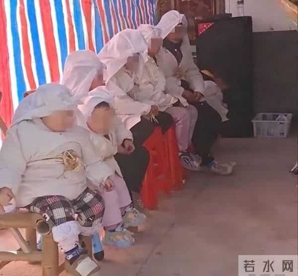 夫妇身亡留下的8孩有很多人想领养