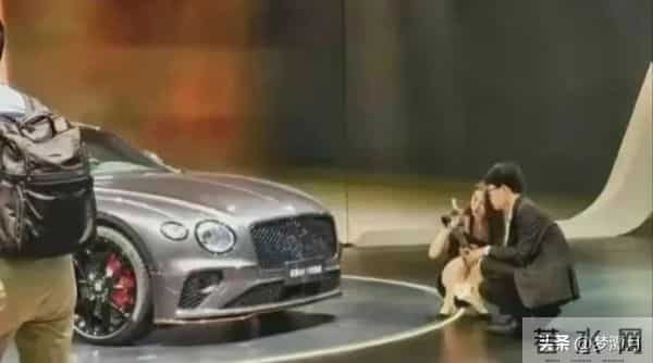 上海车展宾利女销售