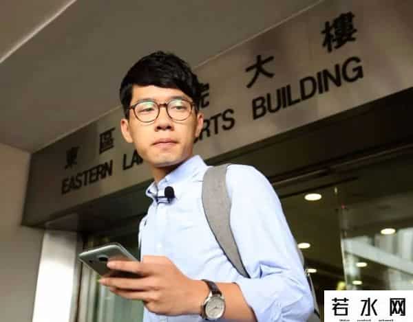 面对港府的通缉令，新加坡不敢怠慢，乱港分子罗冠聪刚入境就被捕