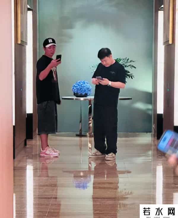 王健林限高已取消，王思聪外网更新动态，父子俩境遇一个天一个地
