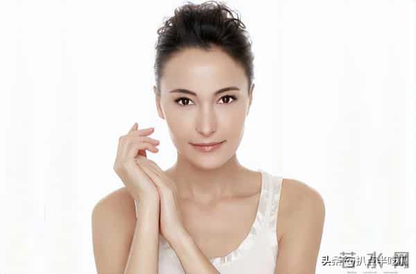 月事妹是谁:何超莲否认婚变 - “豪门赘婿”不好当,感情混杂利益,狗血一地?