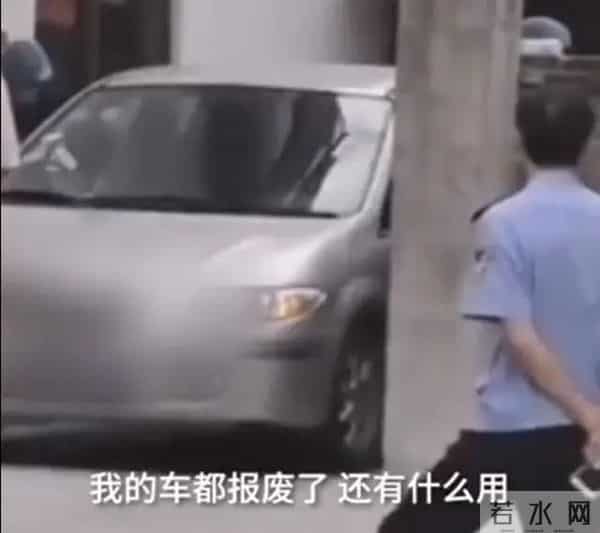 两男孩车内窒息车主发声