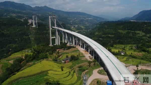 隆鑫花漾的山谷