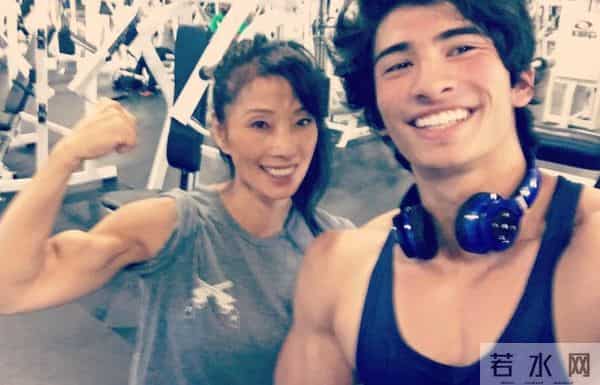 西协美智子：63岁西协美智子离婚！25年前嫁洋老公生混血儿，前夫已另娶他人