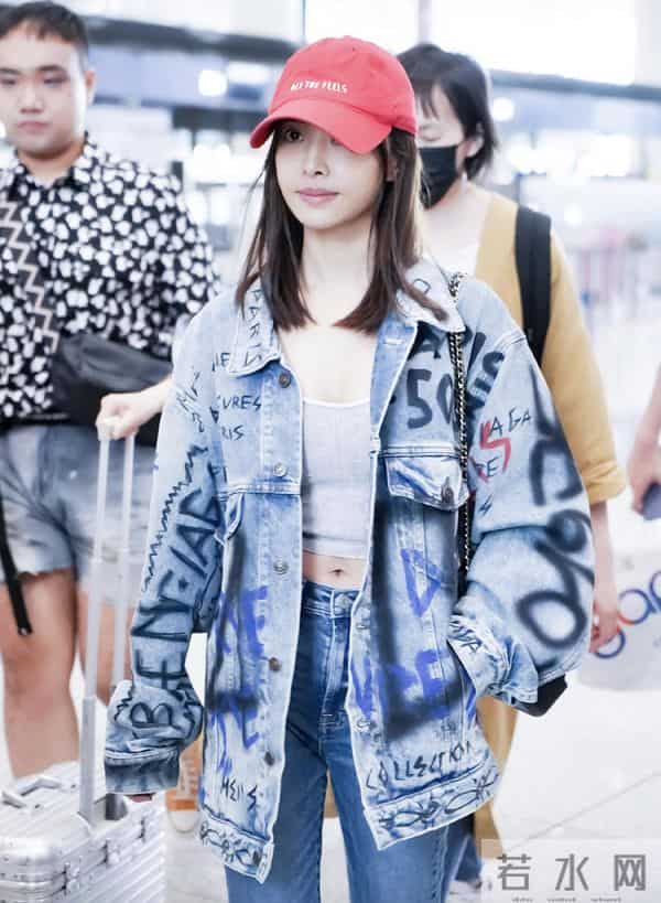 蔡依林穿泳衣上街